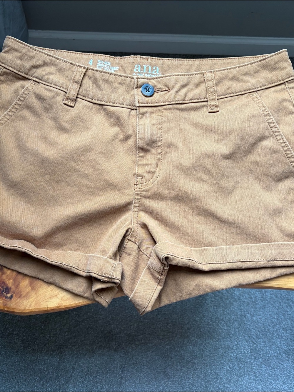 a.n.a Women's Cuffed Cotton-Blend Shorts in Tan